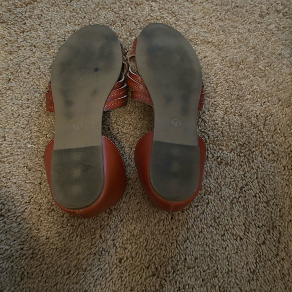 Universal Thread Sandals - Picture 2 of 3